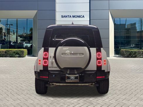 New 2026 Land Rover Defender 110 X-Dynamic SE image 4