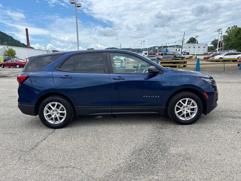Used 2022 Chevrolet Equinox LS w/ LS Convenience Package AWD/4WD image 6