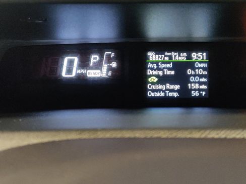 Used 2016 Toyota Prius C Two image 23