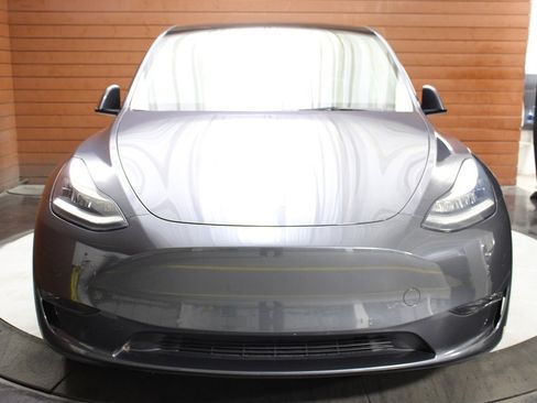Used 2021 Tesla Model Y Long Range image 21
