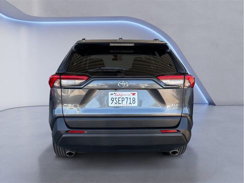 Used 2021 Toyota RAV4 XLE AWD/4WD image 4