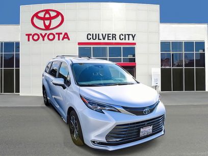 Used 2025 Toyota Sienna Platinum