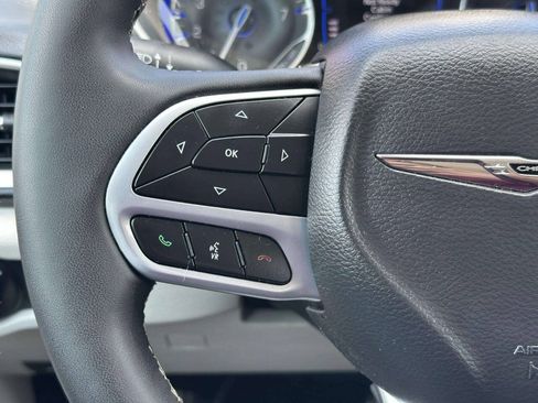 Used 2022 Chrysler Voyager LX FWD image 31