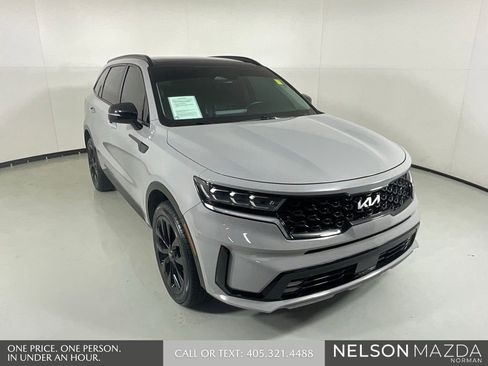 Used 2023 Kia Sorento SX AWD/4WD image 3