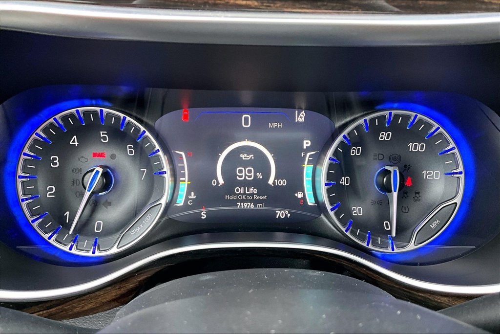 Used 2023 Chrysler Pacifica Limited FWD image 19