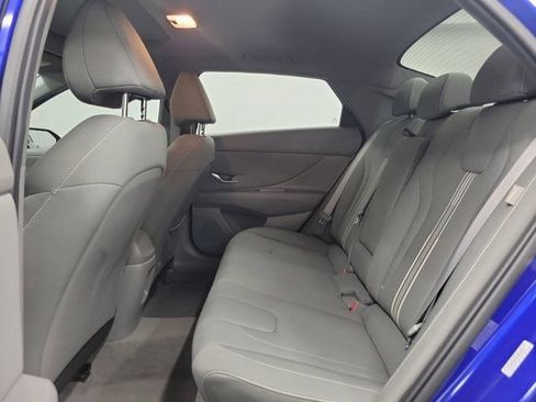 Used 2024 Hyundai Elantra SEL FWD image 11