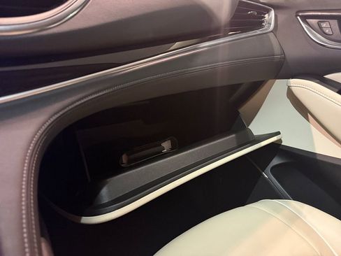 Used 2022 Buick Enclave Avenir w/ Avenir Technology Package image 10