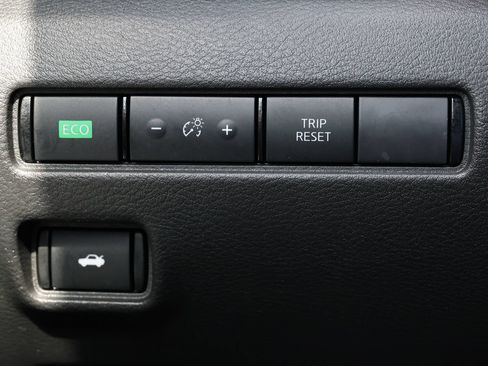 Used 2024 Nissan Sentra SV FWD image 23