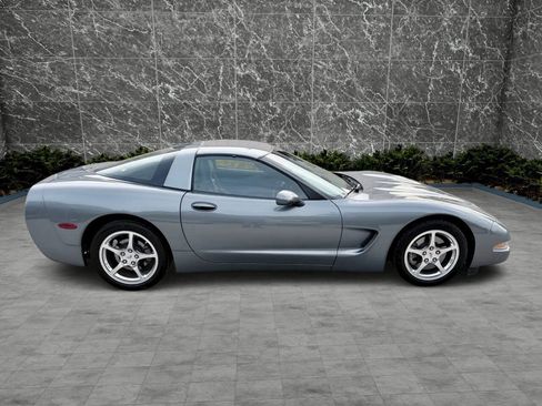 Used 2004 Chevrolet Corvette Coupe w/ Preferred Equipment Group RWD image 6