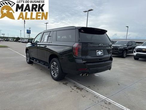 Used 2025 Chevrolet Suburban Z71 AWD/4WD image 4