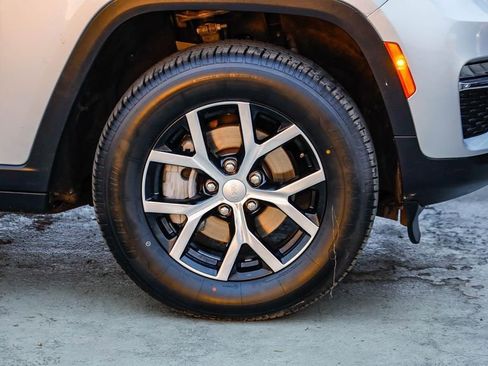 Certified 2024 Jeep Grand Cherokee Limited image 11