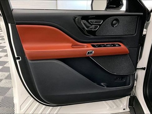 Used 2025 Lincoln Aviator Reserve w/ Illumination Package image 18