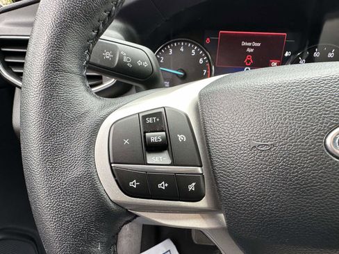 Certified 2022 Ford Explorer XLT w/ Equipment Group 202A AWD/4WD image 32