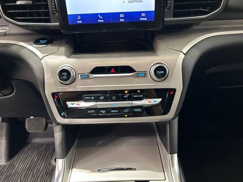 Certified 2024 Ford Explorer XLT w/ Equipment Group 202A AWD/4WD image 21