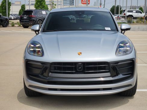 Used 2022 Porsche Macan AWD/4WD image 2