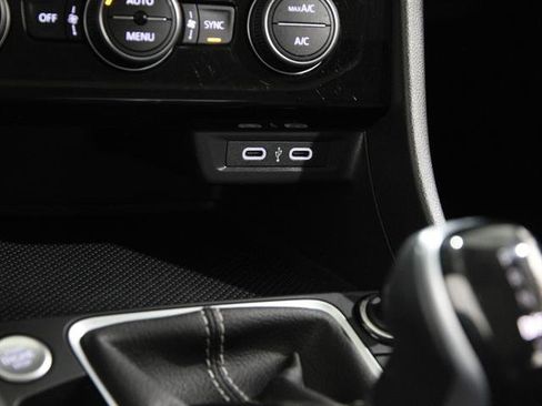 Certified 2023 Volkswagen Jetta SE w/ Panoramic Sunroof Package image 14