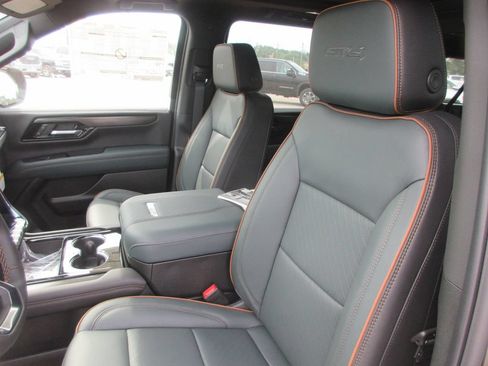 New 2026 GMC Yukon XL AT4 w/ AT4 Premium Package AWD/4WD image 11