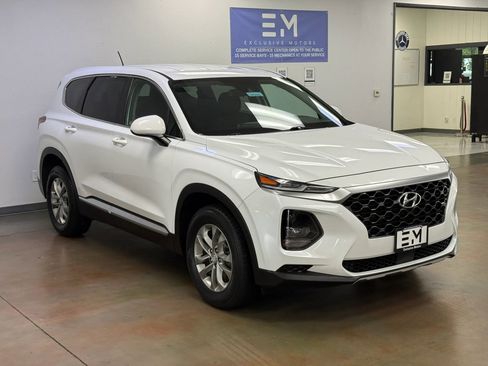 Used 2019 Hyundai Santa Fe SE AWD/4WD image 2