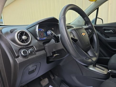 Used 2016 Chevrolet Trax LT w/ LT Sun and Sound Package AWD/4WD image 14