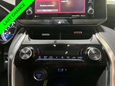 Used 2021 Toyota Venza LE AWD/4WD image 22