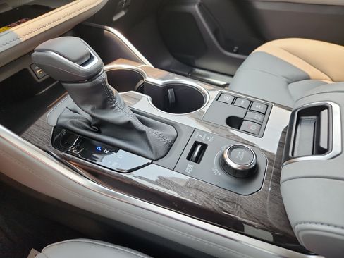 New 2026 Toyota Highlander Platinum AWD/4WD image 22
