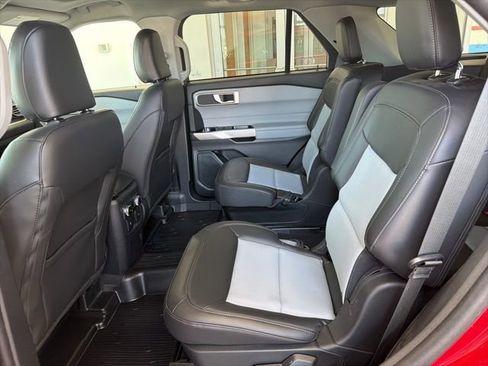 Certified 2024 Ford Explorer XLT w/ Equipment Group 202A AWD/4WD image 17