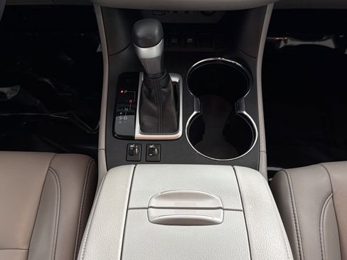 Used 2019 Toyota Highlander XLE image 22
