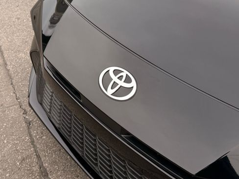 Used 2025 Toyota Camry SE image 10