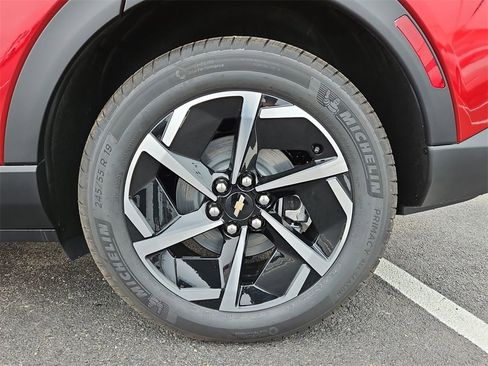 New 2026 Chevrolet Equinox EV LT image 24