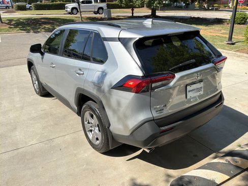 Used 2025 Toyota RAV4 XLE w/ Convenience Package image 8