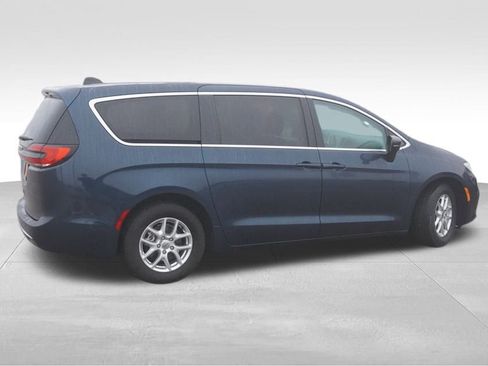 Certified 2024 Chrysler Pacifica Touring-L image 5