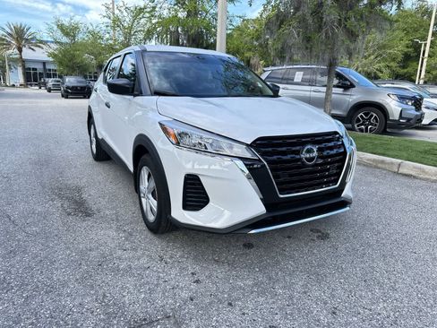 Used 2025 Nissan Kicks Play S FWD image 8