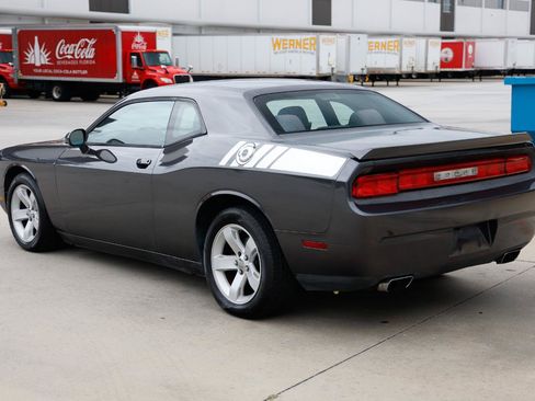 Used 2013 Dodge Challenger SXT RWD image 5