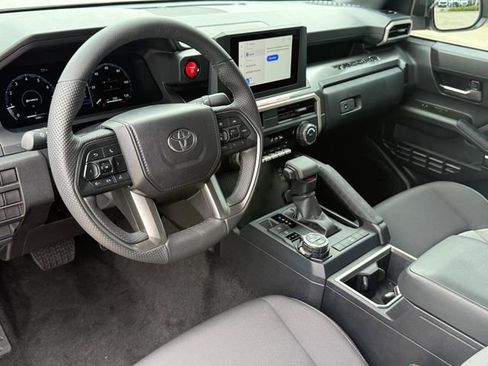 Used 2025 Toyota Tacoma TRD Off-Road AWD/4WD image 10