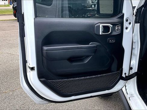 Used 2023 Jeep Wrangler Unlimited w/ Cold Weather Group AWD/4WD image 19
