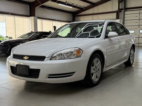 Used 2011 Chevrolet Impala LS FWD image 3