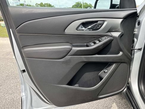 Used 2020 Chevrolet Traverse LT FWD image 19