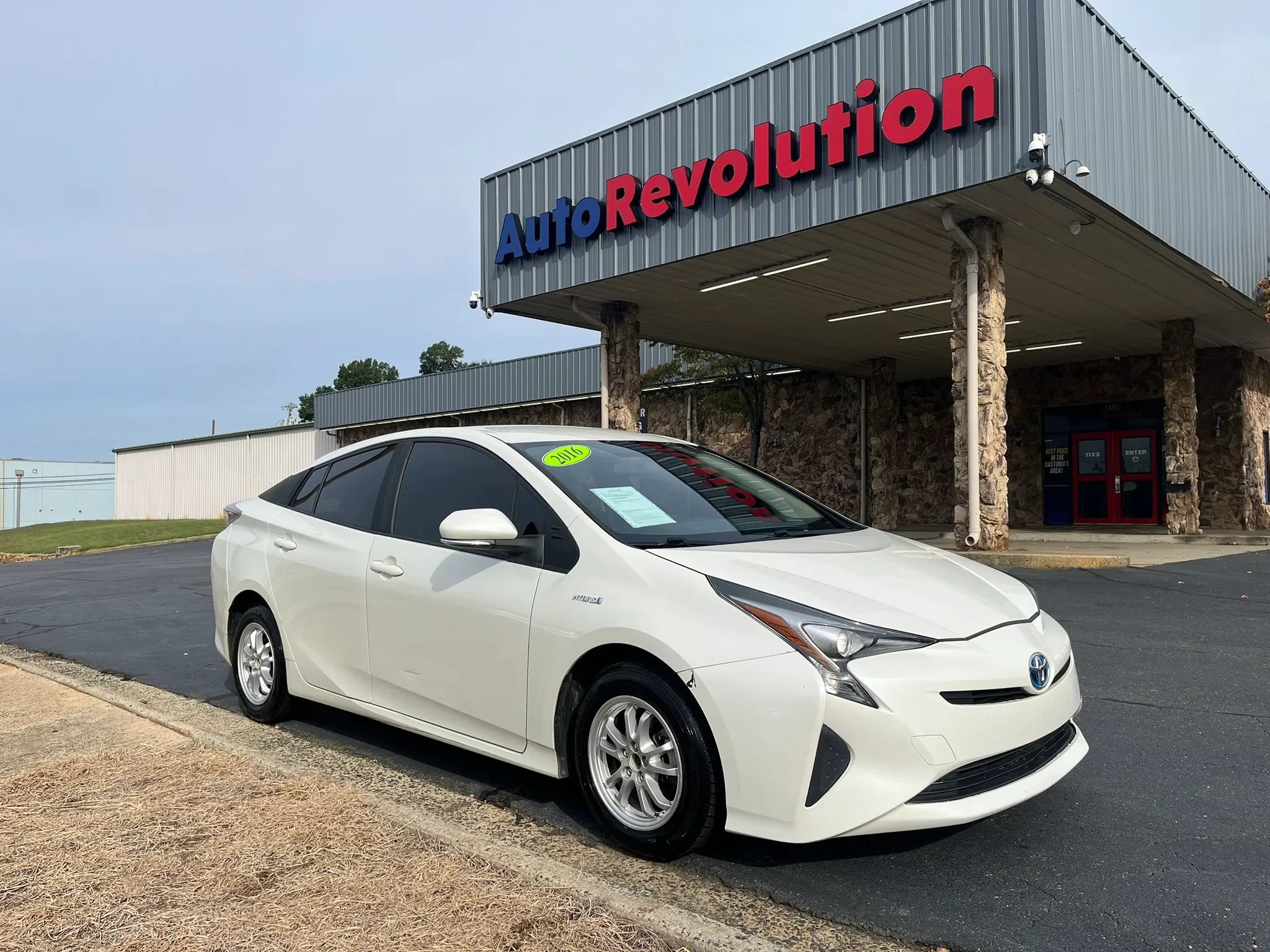 Used 2016 Toyota Prius Two FWD image 1