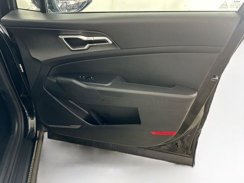 Used 2025 Kia Sportage LX image 30