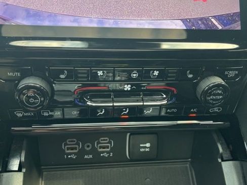 Used 2024 Jeep Grand Cherokee L Overland w/ Luxury Tech Group IV image 17