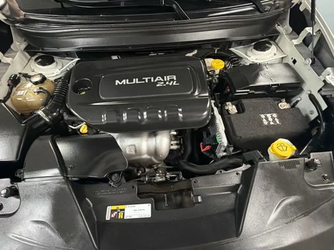 Used 2017 Jeep Cherokee Latitude w/ Comfort & Sound Group FWD image 22