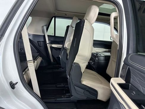 Used 2023 Ford Expedition Platinum image 27