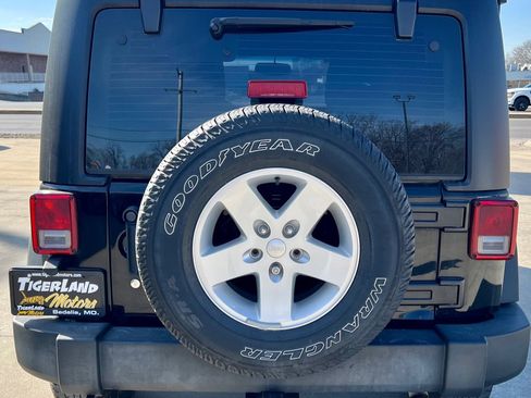 Used 2017 Jeep Wrangler Sport w/ Quick Order Package 24S AWD/4WD image 6