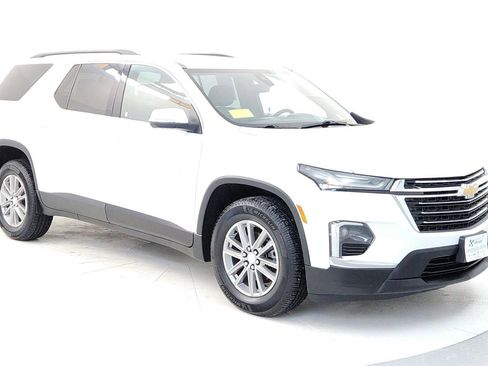 Used 2023 Chevrolet Traverse LT image 1
