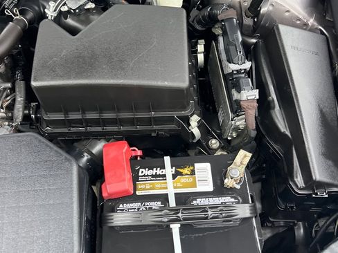 Used 2013 Toyota Camry LE image 35