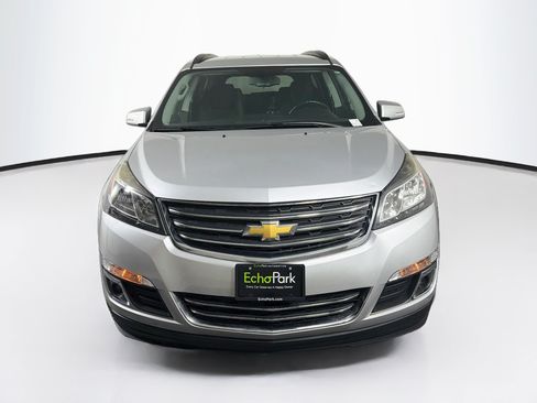 Used 2017 Chevrolet Traverse LT w/ Style and Technology Package FWD image 2