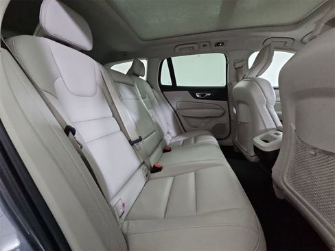 Used 2021 Volvo V60 T5 Cross Country image 21