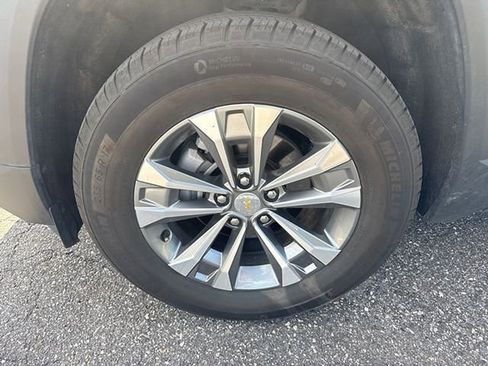 Used 2025 Chevrolet Equinox LT image 9