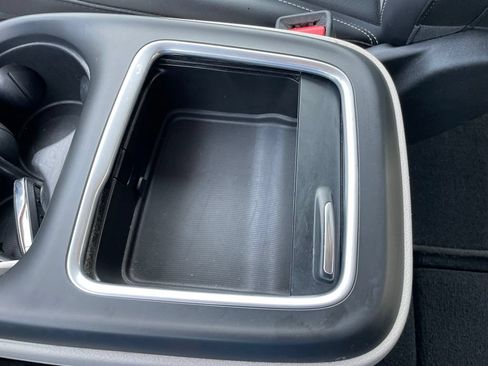 Used 2023 Chrysler Pacifica Touring-L FWD image 41