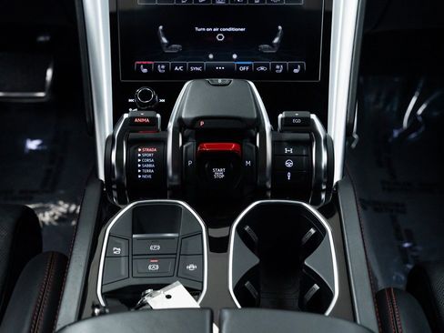 Used 2020 Lamborghini Urus AWD/4WD image 14